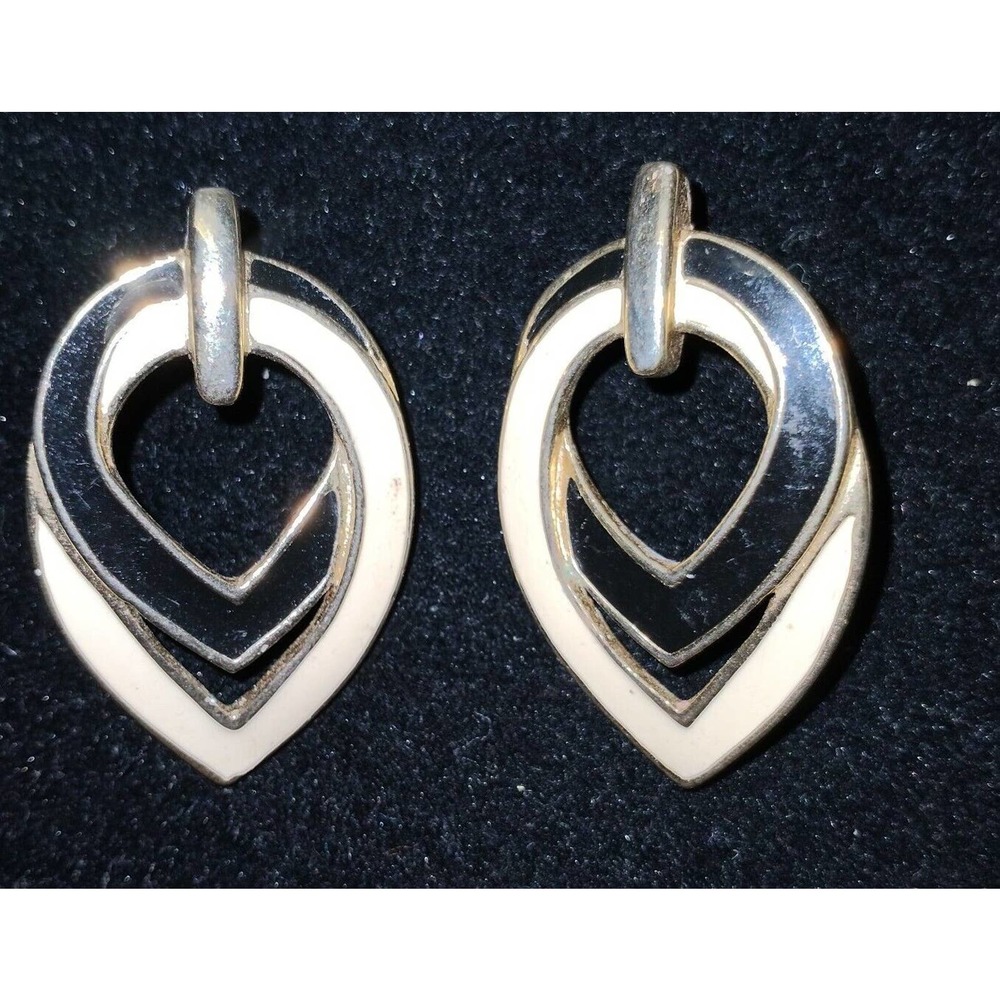 vintage trifari earrings Ivory Black‎